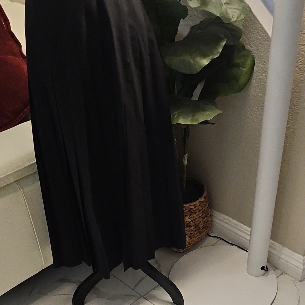 Brooks Brothers long black pleated skirt - Size 8